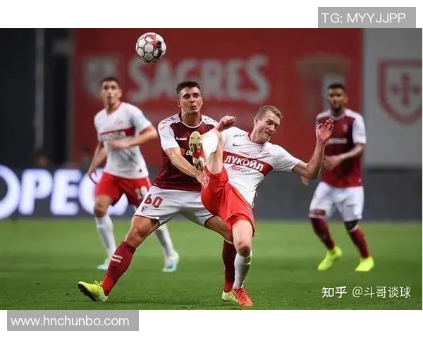 从球星剪辑中学习足球技巧与战术分析全面提升个人实战水平