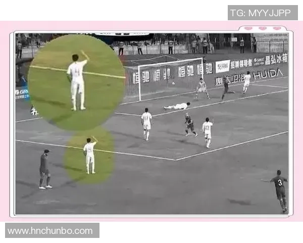 某足球巨星乌龙球致命失误引发全场轰动球迷争议